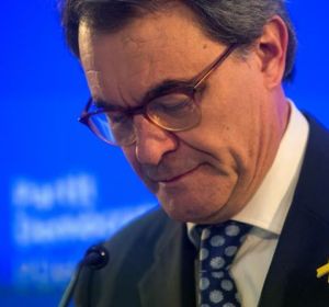 Noticias 1 Antena 3 (12-11-18) El Tribunal de Cuentas condena a Artur Mas y a tres exconsellers a pagar 4,9 millones de euros por la consulta del 9-N Noticias 1 Antena 3 (12-11-18) El Tribunal de Cuentas condena a Artur Mas y a tres exconsellers a pagar 4,9 millones de euros por la consulta del 9-N