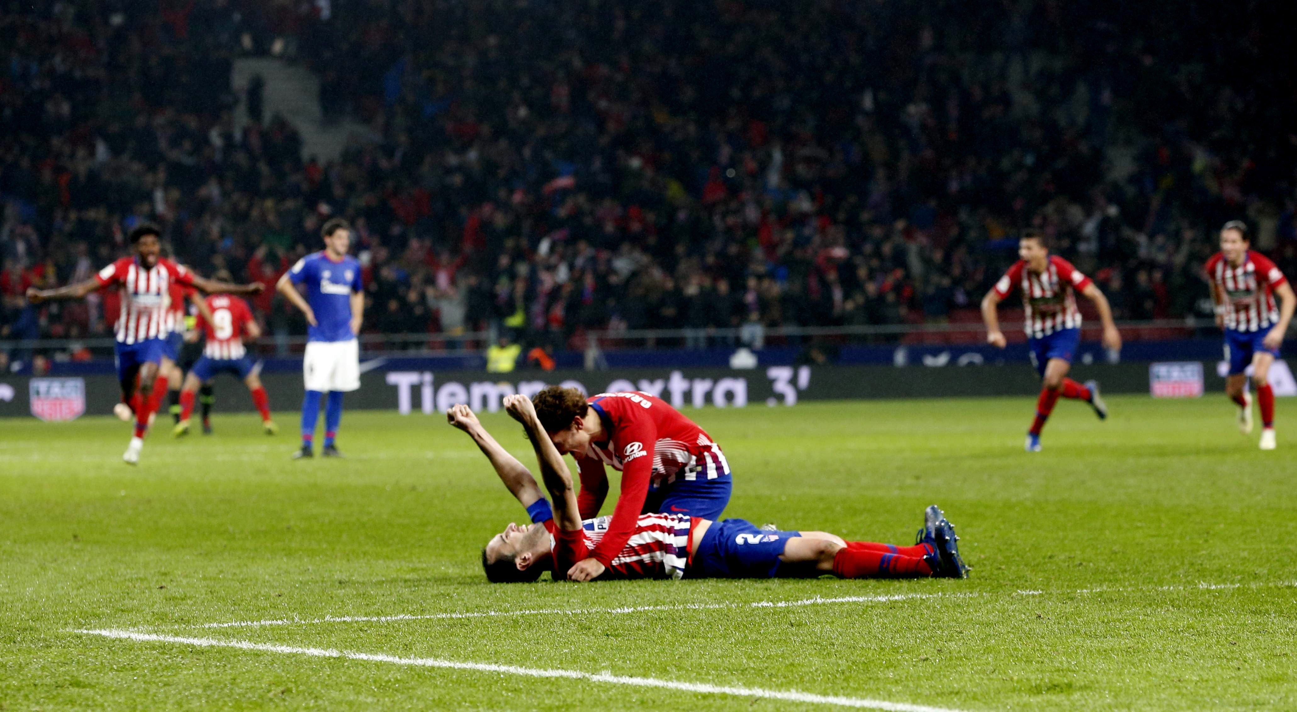 Godín sufre una lesión en el músculo semitendinoso y tiene complicado jugar ante el FC Barcelona Godín sufre una lesión en el músculo semitendinoso y tiene complicado jugar ante el FC Barcelona
