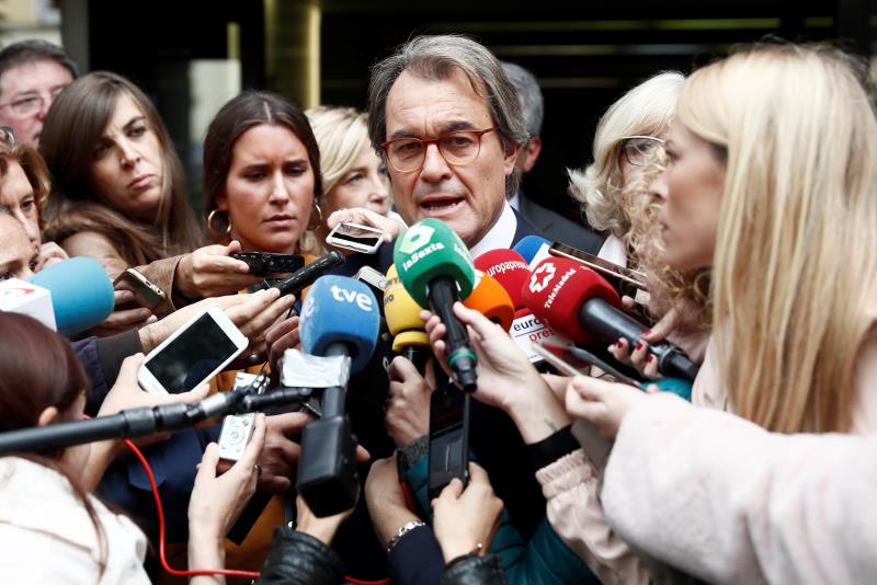 Artur Mas recurrirá la sentencia del Tribunal de Cuentas por el 9-N porque la ve "un escarmiento" Artur Mas recurrirá la sentencia del Tribunal de Cuentas por el 9-N porque la ve "un escarmiento"