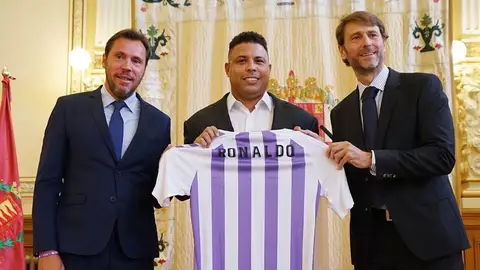 Ronaldo, en su presentación como máximo accionista del Valladolid Ronaldo, en su presentación como máximo accionista del Valladolid