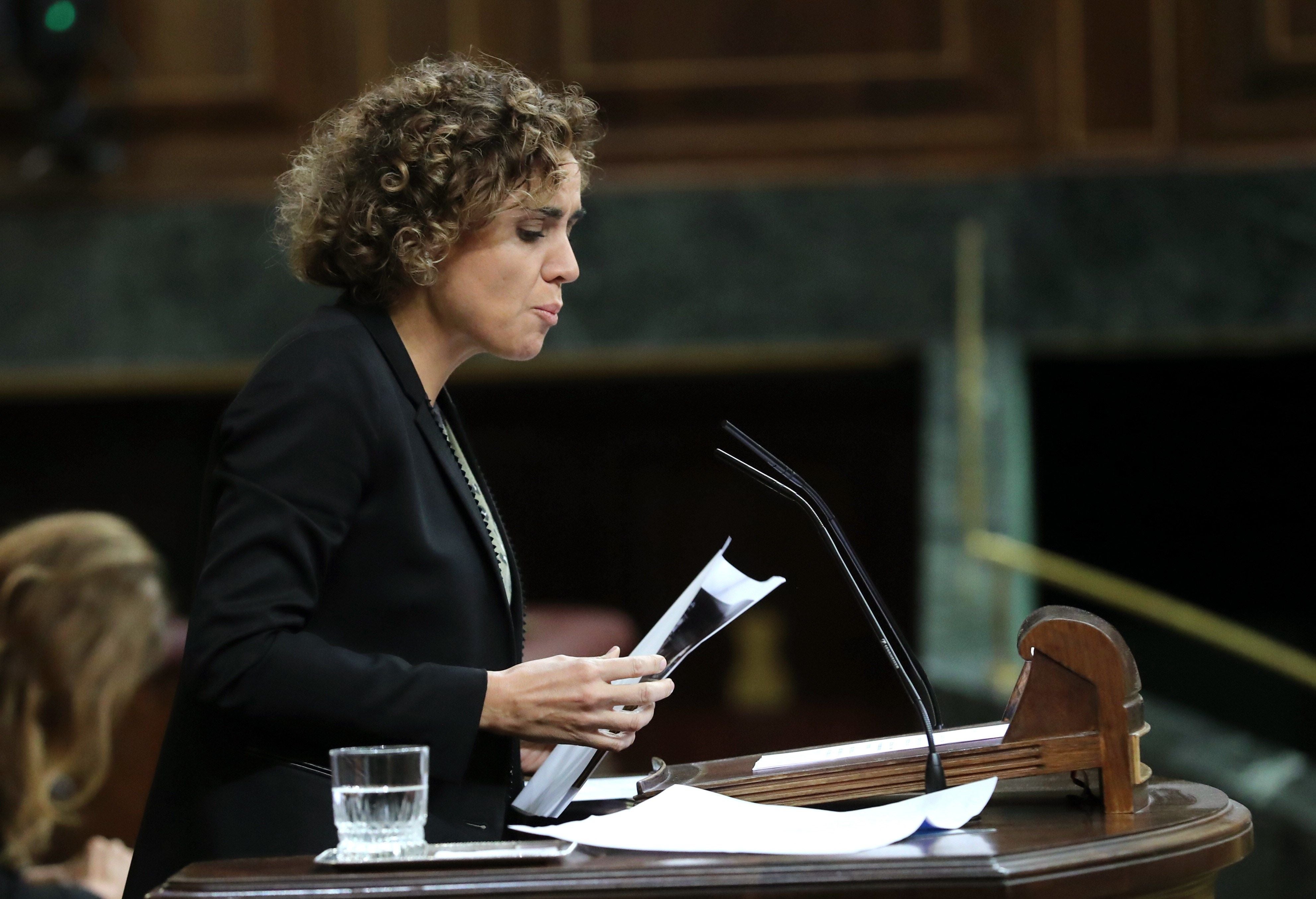 Dolors Montserrat a Carmen Calvo: "Usted dividió a Sánchez en dos mitades" Dolors Montserrat a Carmen Calvo: "Usted dividió a Sánchez en dos mitades"