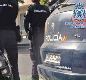 Dos agentes de la Policía Nacional Dos agentes de la Policía Nacional