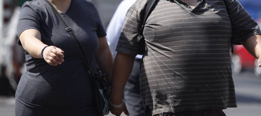 Dos personas con obesidad Dos personas con obesidad