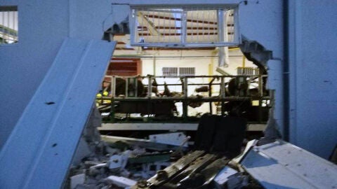 La explosi&oacute;n ha provocado importantes da&ntilde;os en la f&aacute;brica de Crevillent