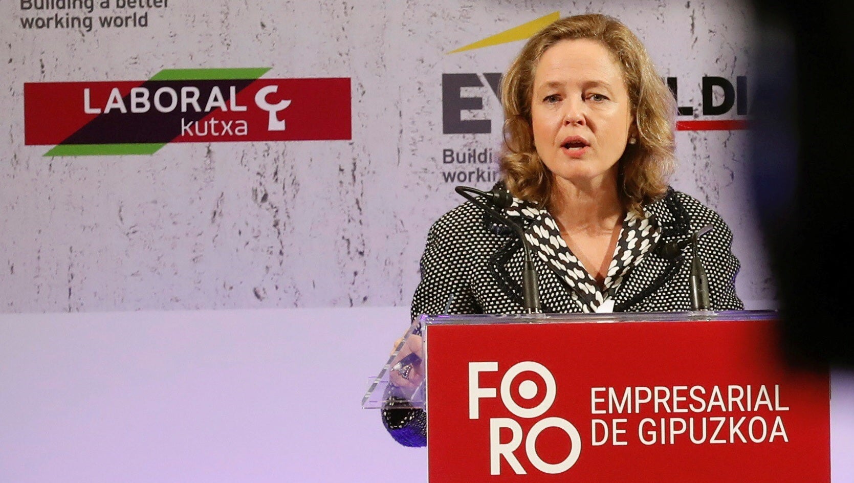 Calviño dice que el Gobierno ayudará a que la banca recupere su prestigio Calviño dice que el Gobierno ayudará a que la banca recupere su prestigio
