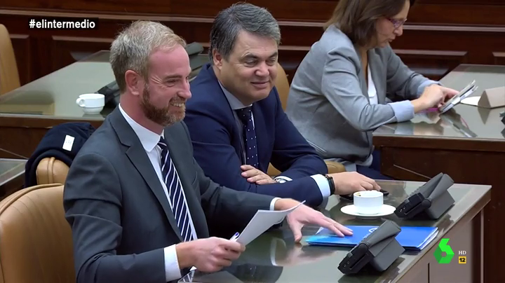 El derrape del diputado del PP Óscar Clavell: "Es más falso que la catedral de Burgos" El derrape del diputado del PP Óscar Clavell: "Es más falso que la catedral de Burgos"