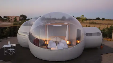 Dormir en una burbuja con vistas al firmamento Dormir en una burbuja con vistas panorámicas al firmamento