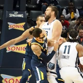 Ricky Rubio choca contra Marc Gasol Ricky Rubio choca contra Marc Gasol