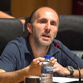 Os sindicatos piden a demisión de Jácome e este os acusa de "mala fe" coa convocatoria de folga Os sindicatos piden a demisión de Jácome e este os acusa de "mala fe" coa convocatoria de folga