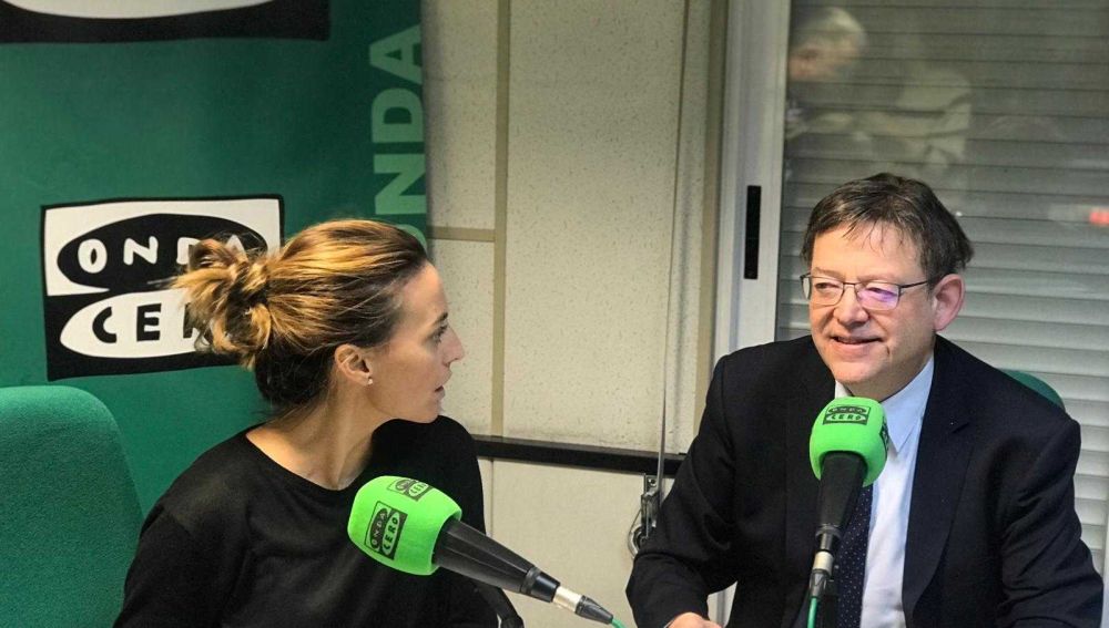 El president de la Generalitat Ximo Puig junt amb Alicia Llop en un moment de la entrevista en Vila-real en la Onda.