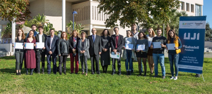 La Fundació Banc Sabadell premia al alumnado de la UJI con mejores notas en las pruebas de acceso a la universidad