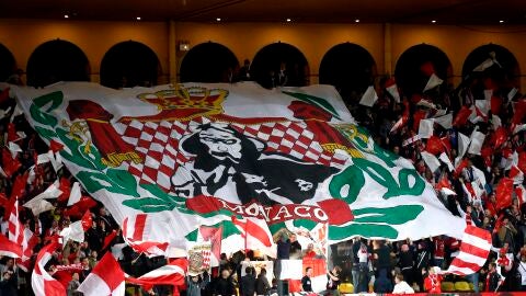 Aficionados del M&oacute;naco en el estadio Luis II