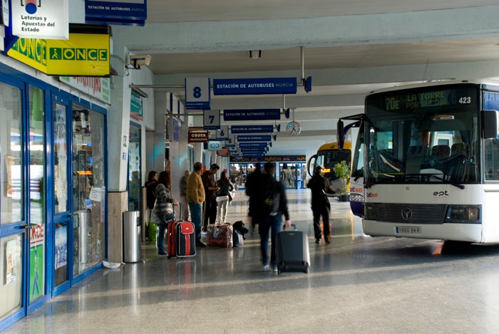 La Asamblea pide al Gobierno regional que amplíe la cuantía de los bonos de transporte La Asamblea pide al Gobierno regional que amplíe la cuantía de los bonos de transporte