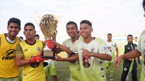 Los jugadores del Molinos El Pirata FC celebran su triunfo