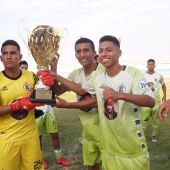 Los jugadores del Molinos El Pirata FC celebran su triunfo