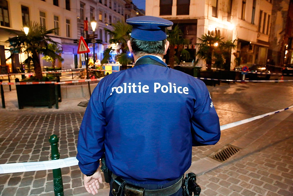 Un hombre entra armado con un cuchillo a una comisaría de Bruselas al grito de Alá es grande y hiere a un policía Un hombre entra armado con un cuchillo a una comisaría de Bruselas al grito de Alá es grande y hiere a un policía