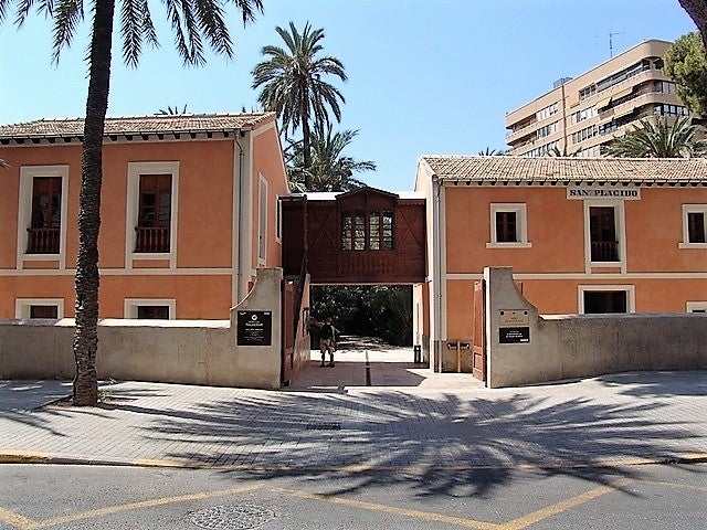 Ilicitanos por Elche denuncia que el Museo del Palmeral carece de accesibilidad y urge el arreglo de su ascensor Ilicitanos por Elche denuncia que el Museo del Palmeral carece de accesibilidad y urge el arreglo de su ascensor