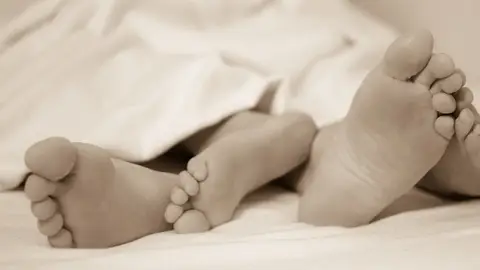Pareja en la cama Pareja en la cama