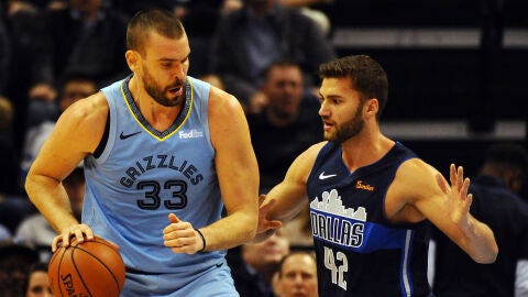 Marc Gasol, en acci&oacute;n ante los Dallas Mavericks