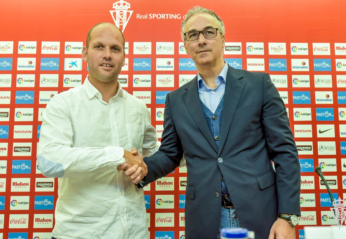 José Alberto López, nuevo entrenador del Sporting: "El vestuario está fastidiado pero tiene ganas de dar la vuelta a esta situación" José Alberto López, nuevo entrenador del Sporting: "El vestuario está fastidiado pero tiene ganas de dar la vuelta a esta situación"