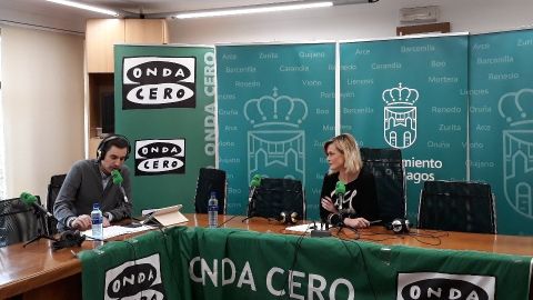 Javier Barbero y Ver&oacute;nica Samperio desde el Sal&oacute;n de Pleno del Ayuntamiento de Pi&eacute;lagos