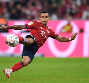 Thiago Alcántara realiza un disparo Thiago Alcántara realiza un disparo