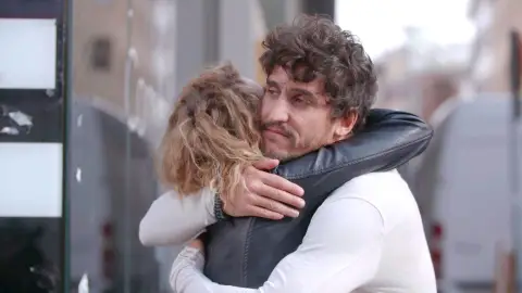 Cómplice despedida de Paloma y Rubén Cómplice despedida de Paloma y Rubén