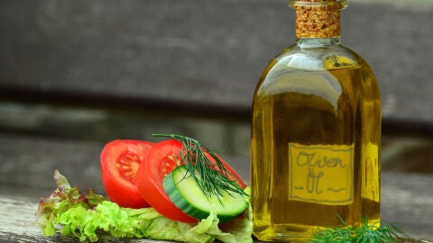 el aceite de oliva forma parte de la dieta mediterránea