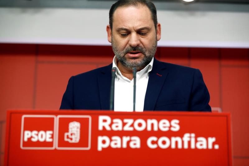 El PSOE abre la puerta a la dimisión de Susana Díaz y ella dice que no dimite El PSOE abre la puerta a la dimisión de Susana Díaz y ella dice que no dimite