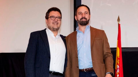 El presidente de Vox, Santiago Abascal, y el que fuera candidato a la presidencia de la Junta de Andaluc&iacute;a, Francisco Serrano