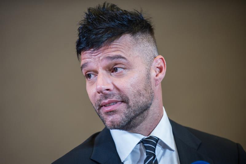Ricky Martin y su fundación entregan viviendas a afectados por los huracanes Ricky Martin y su fundación entregan viviendas a afectados por los huracanes