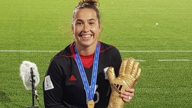 Cata Coll, portera del Sevilla: "Recordaré este 2019 por haber debutado en Primera División" Cata Coll, portera del Sevilla: "Recordaré este 2019 por haber debutado en Primera División"