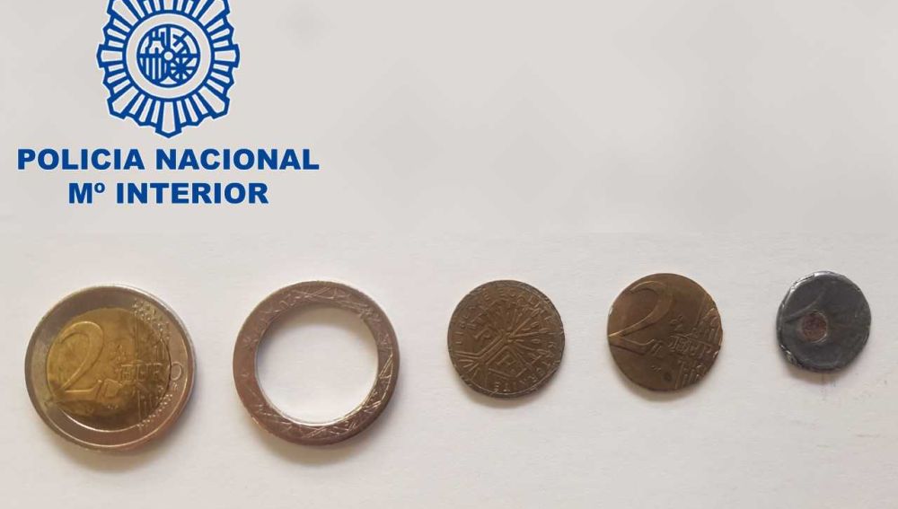 Moldes con los que el grupo desarticulado realizaba las falsificación de moneda