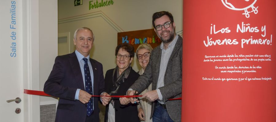 Pedro Puig, Director de Aldeas Infantiles, en la inauguración del centro en Son Gotleu Pedro Puig, Director de Aldeas Infantiles, en la inauguración del centro en Son Gotleu