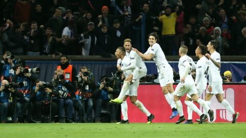 Los jugadores del PSG celebran un gol de Mbapp&eacute;