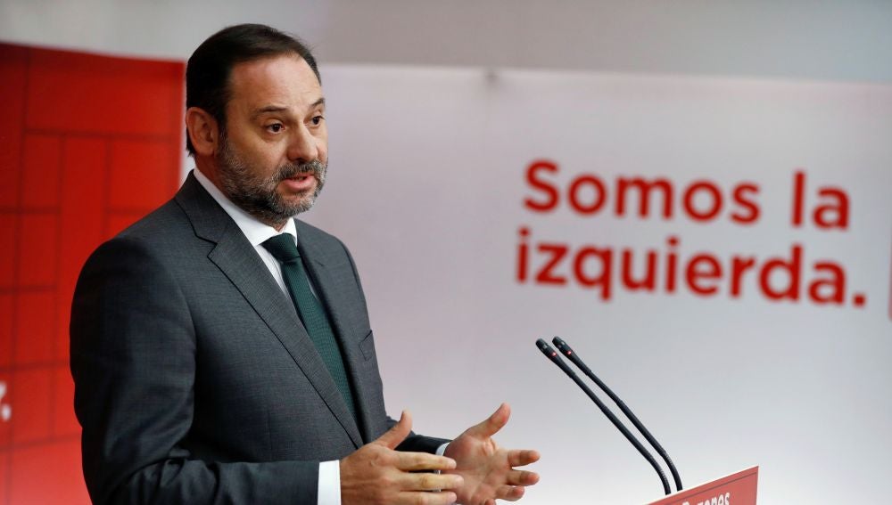 Ábalos matiza las palabras de Sánchez y dice que no hay ninguna propuesta para revisar la inviolabilidad del Rey Ábalos matiza las palabras de Sánchez y dice que no hay ninguna propuesta para revisar la inviolabilidad del Rey