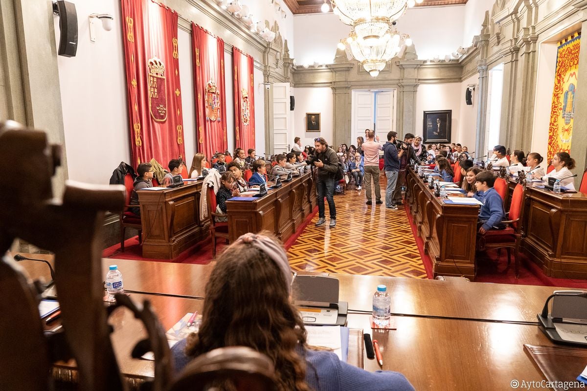 El Pleno Infantil aprueba todas sus mociones para mejorar la seguridad escolar y ciudadana de Cartagena El Pleno Infantil aprueba todas sus mociones para mejorar la seguridad escolar y ciudadana de Cartagena