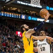 Ricky Rubio realiza una bandeja ante los Spurs Ricky Rubio realiza una bandeja ante los Spurs