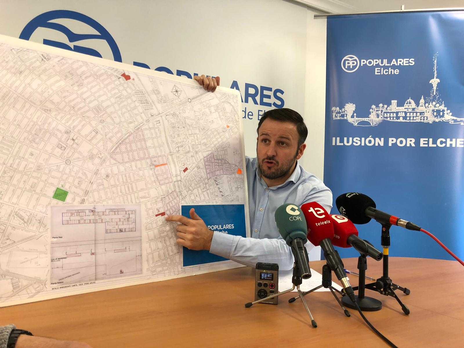 El PP de Elche dice que creará 4.000 plazas de aparcamiento si llega a la Alcaldia en 2019 El PP de Elche dice que creará 4.000 plazas de aparcamiento si llega a la Alcaldia en 2019