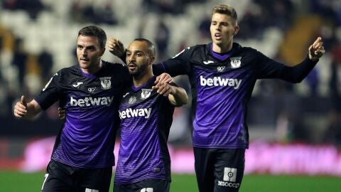 Los jugadores del Legan&eacute;s celebran un gol