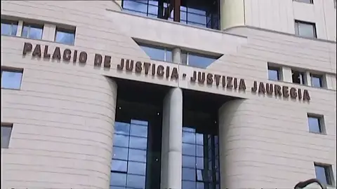 Los políticos apoyan a la víctima de 'La Manada' y piden una reforma de la ley Los políticos apoyan a la víctima de 'La Manada' y piden una reforma de la ley