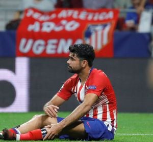 Diego Costa se duele en el suelo Diego Costa se duele en el suelo