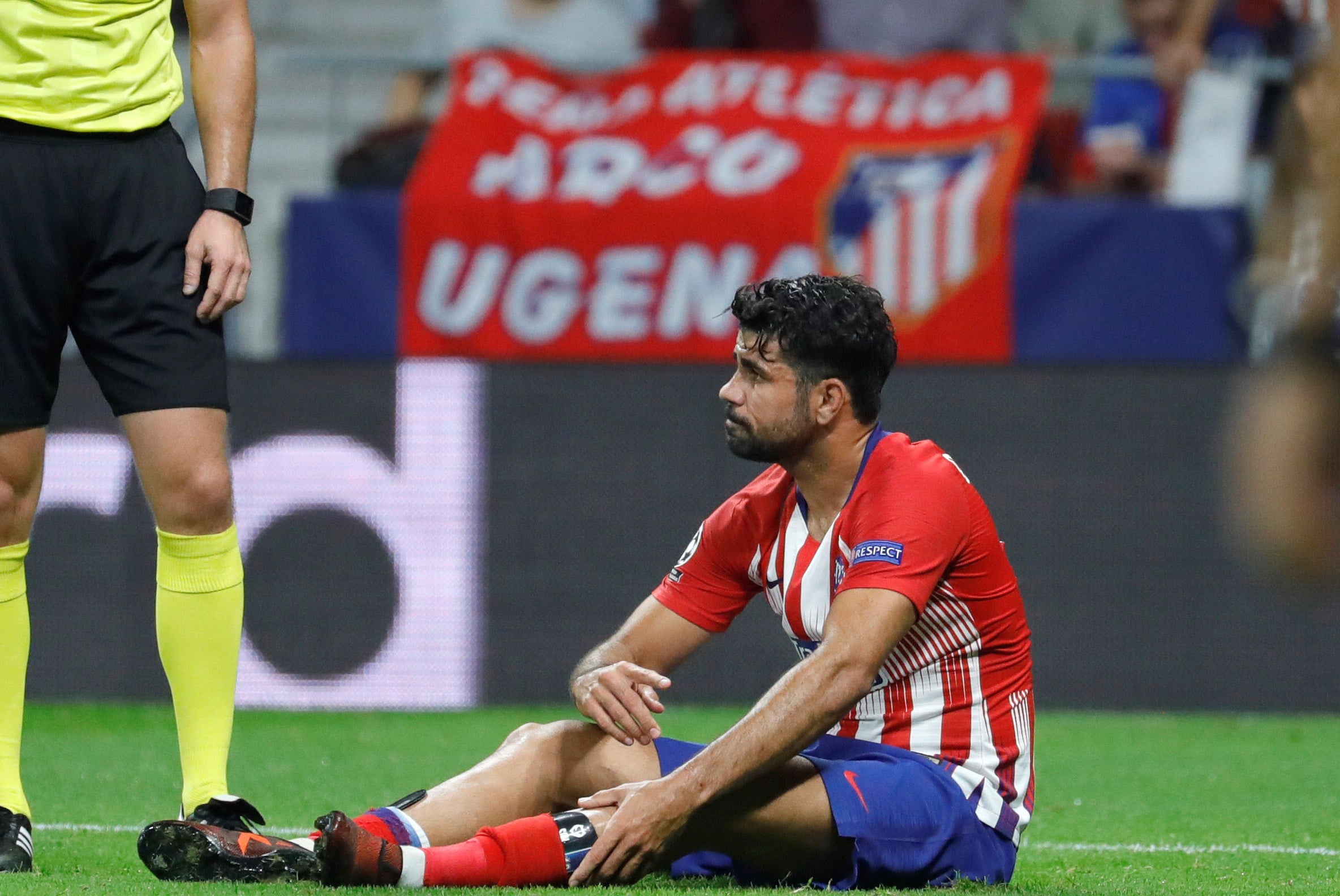 Diego Costa se niega a entrenar con el Atlético tras la apertura de un expediente sancionador por su expulsión en el Camp Nou Diego Costa se niega a entrenar con el Atlético tras la apertura de un expediente sancionador por su expulsión en el Camp Nou