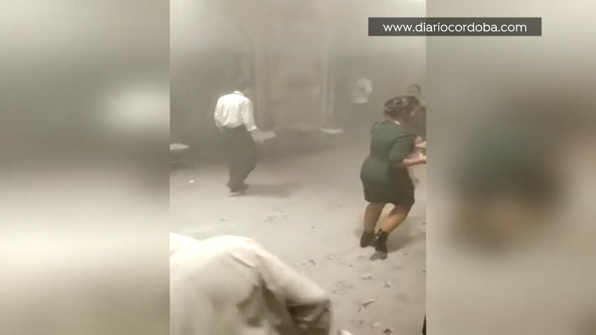 La 'broma' del hermano del novio en una boda: rocía a todos con un extintor y acaba con la fiesta La 'broma' del hermano del novio en una boda: rocía a todos con un extintor y acaba con la fiesta