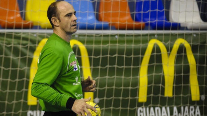 José Javier Hombrados, tras jugar su partido 700 en la Asobal: "Pasan los años y salgo a jugar con la misma pasión e hiperactividad del primer día" José Javier Hombrados, tras jugar su partido 700 en la Asobal: "Pasan los años y salgo a jugar con la misma pasión e hiperactividad del primer día"