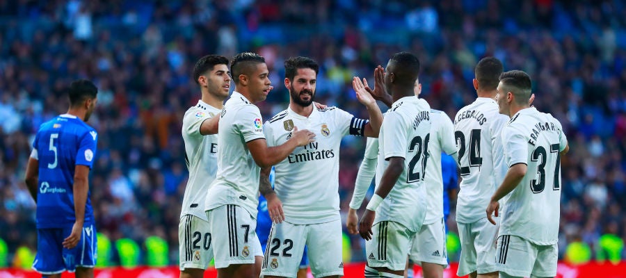 Los futbolistas del Real Madrid celebran un gol Los futbolistas del Real Madrid celebran un gol