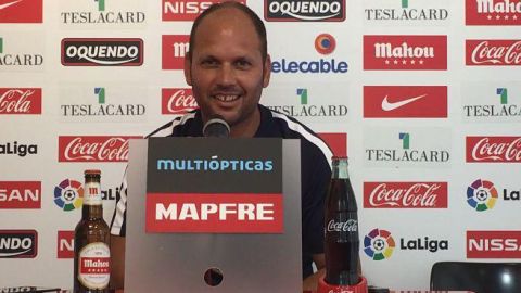El entrenador del Sporting de Gij&oacute;n, Jos&eacute; Alberto L&oacute;pez. 