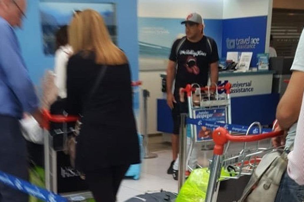 Detienen en Barajas y deportan a Argentina a uno de los cabecillas de los 'barras bravas' de Boca Detienen en Barajas y deportan a Argentina a uno de los cabecillas de los 'barras bravas' de Boca