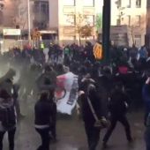 Enfrentamientos en Girona entre manifestantes antifascistas y mossos d'esquadra