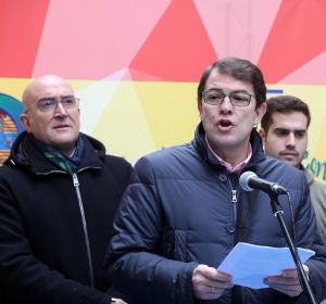 El presidente del Partido Popular de Castilla y León, Alfonso Fernández Mañueco, participa en un acto conmemorativo como homenaje al 40º Aniversario de la Carta Magna. Junto a él, el presidente de Nuevas Generaciones en Valladolid, Rodrigo Nieto, y el presidente del PP vallisoletano, Jesús Julio Carnero (I) El presidente del Partido Popular de Castilla y León, Alfonso Fernández Mañueco, participa en un acto conmemorativo como homenaje al 40º Aniversario de la Carta Magna. Junto a él, el presidente de Nuevas Generaciones en Valladolid, Rodrigo Nieto, y el presidente del PP vallisoletano, Jesús Julio Carnero (I)